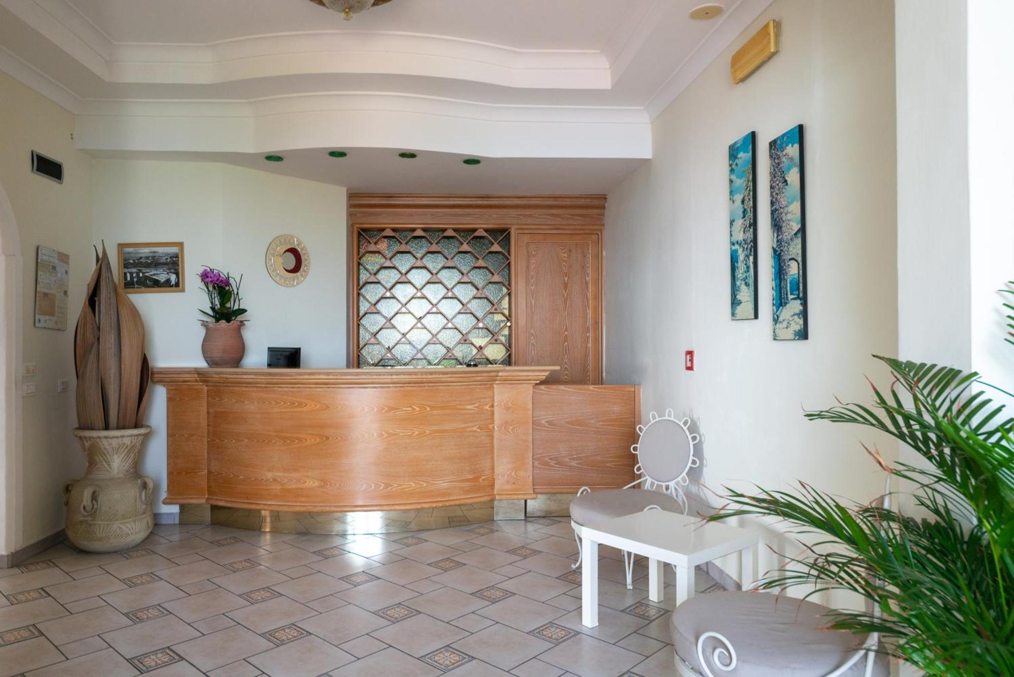 Hotel Ireos 3*