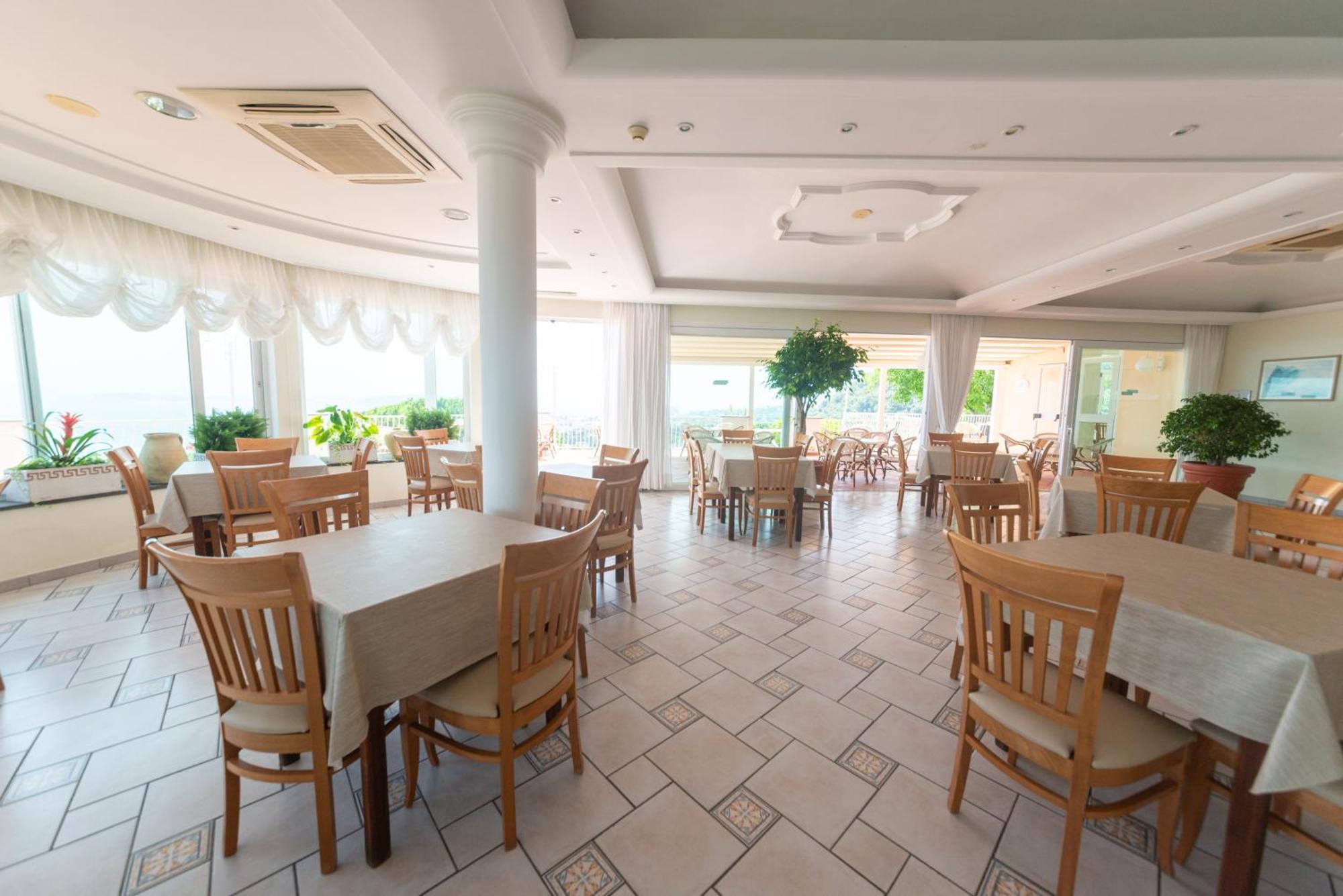 Hotel Ireos