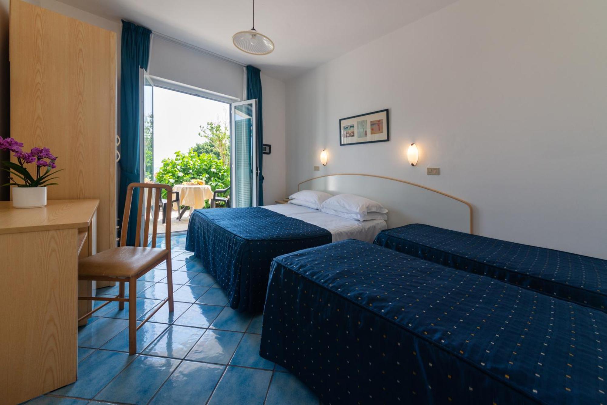 Hotel Ireos 3*
