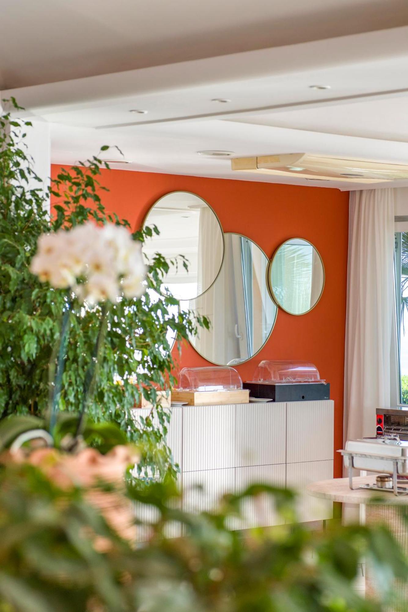 Ireos Hotel
