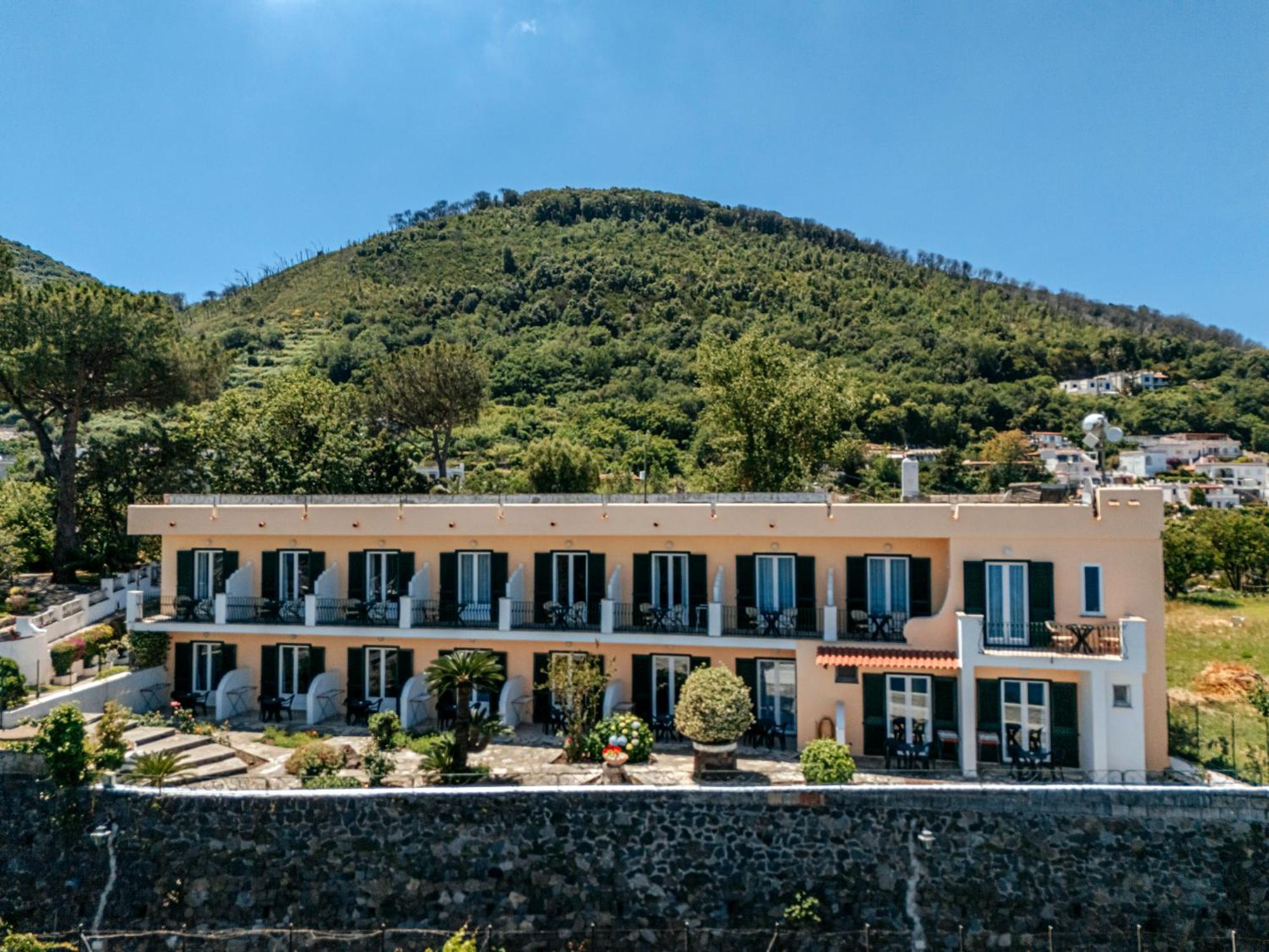 Ireos Hotel 3*