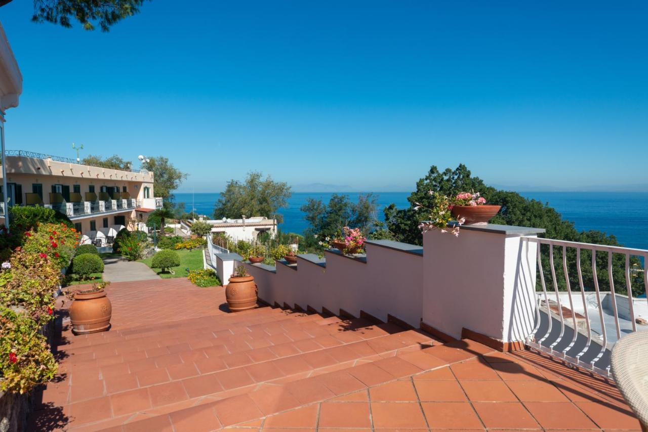 Ireos Hotel