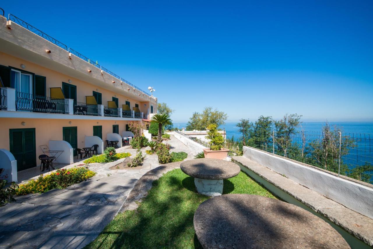 Ireos Hotel