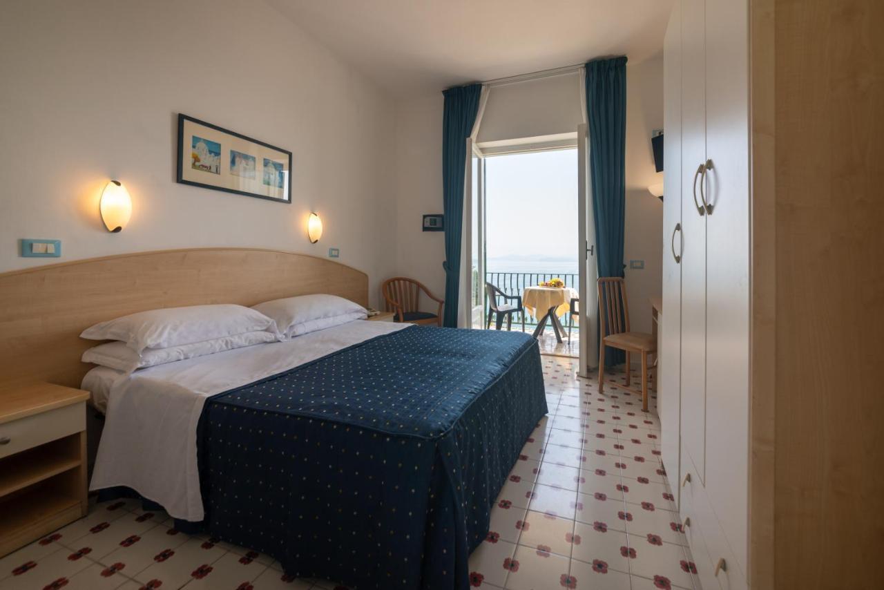 Ireos Hotel 3*